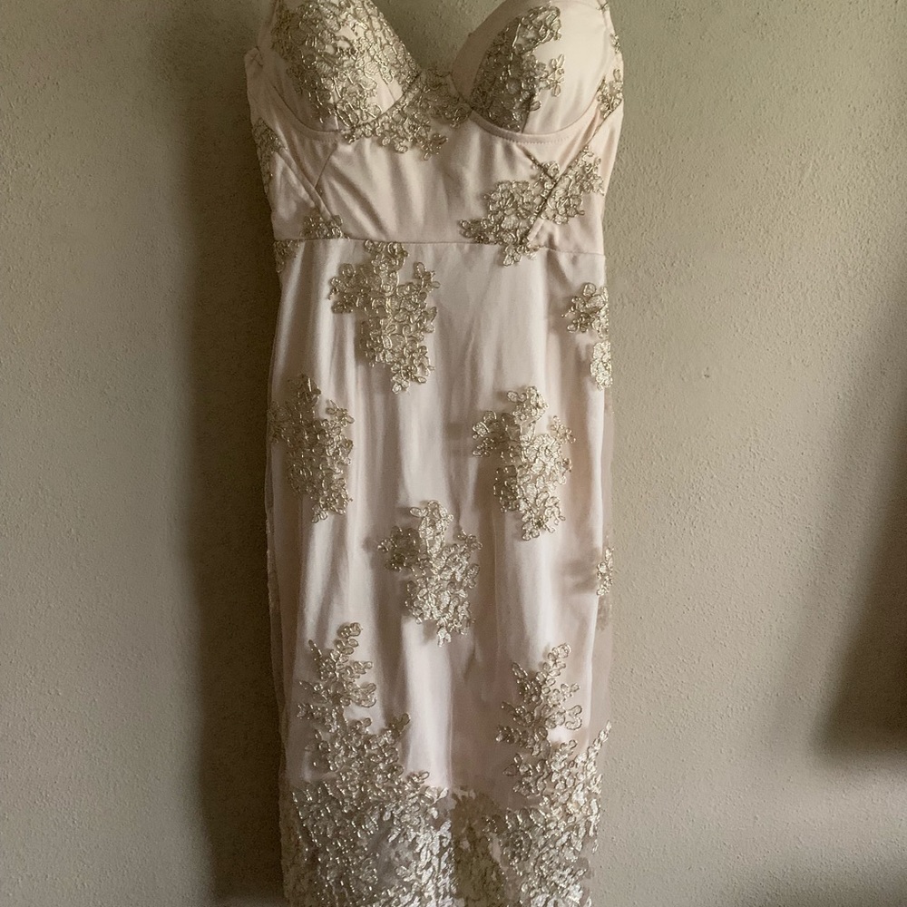 Dresses - Picture 7 of 8